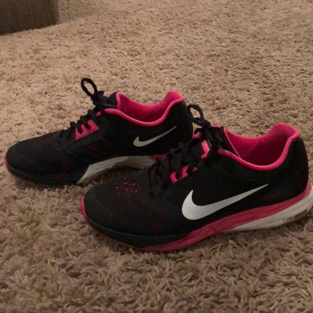 Nike tennis shoes